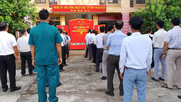 Lễ chào cờ đầu tháng và nghe kể chuyện về Bác Hồ